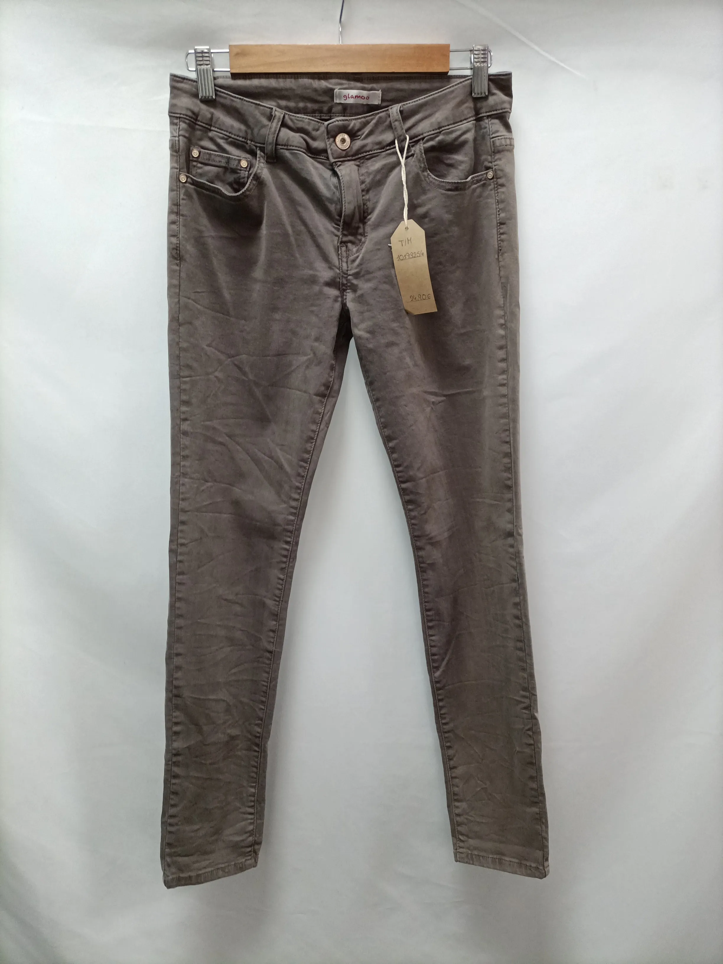 A PIE DE CALLE . Pantalón denim gris topo T.m