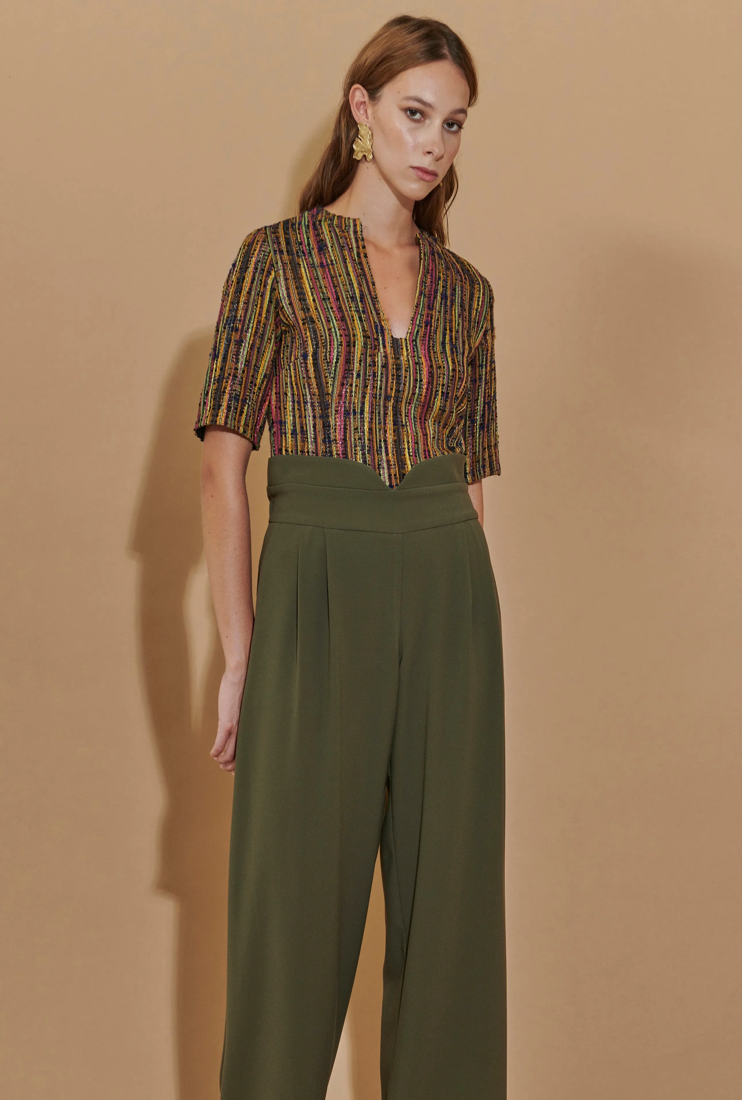 Blusa con Scollatura Geometrica