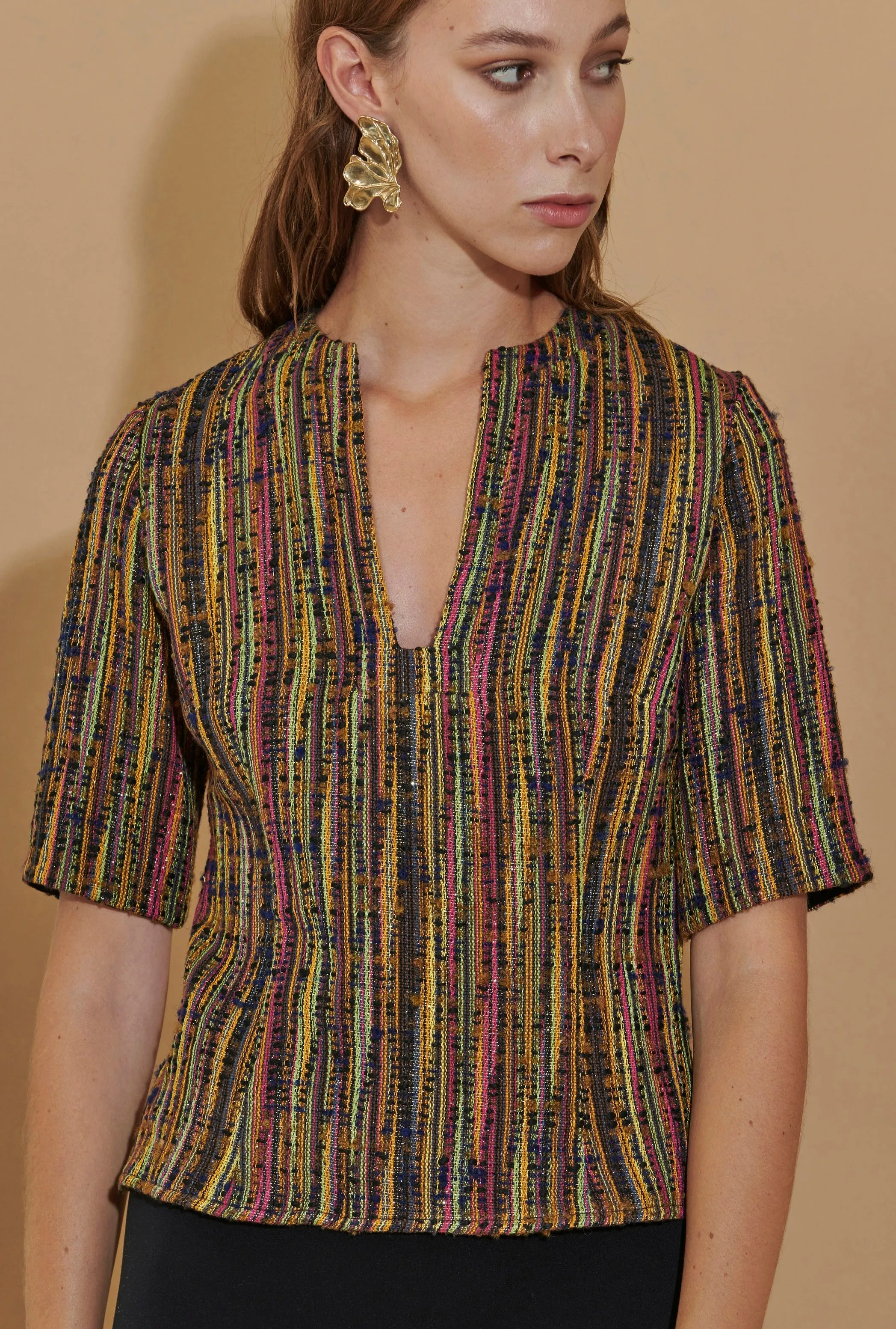 Blusa con Scollatura Geometrica
