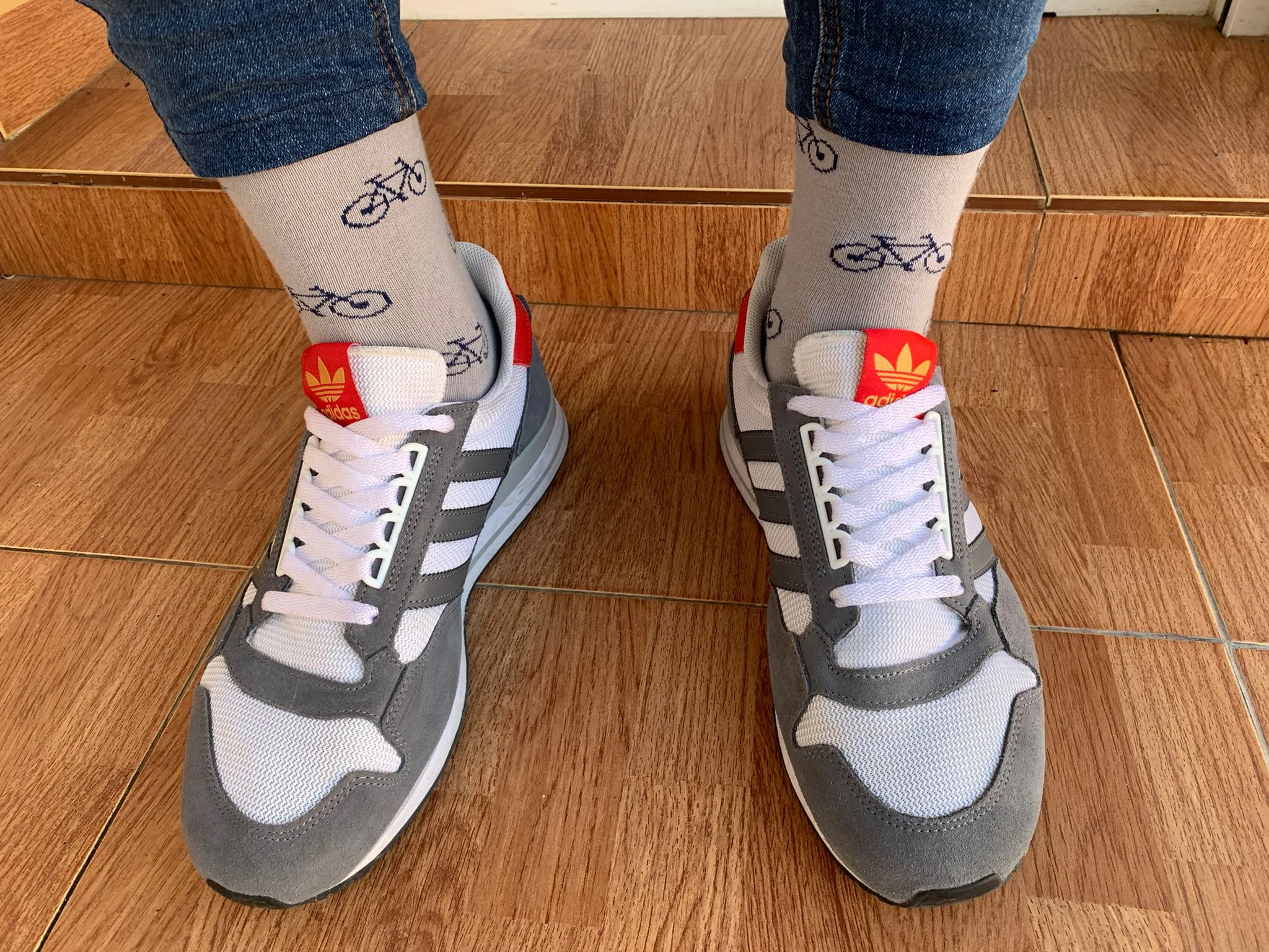 Calcetines Divertidos con Dibujo de Bicicletas Grises