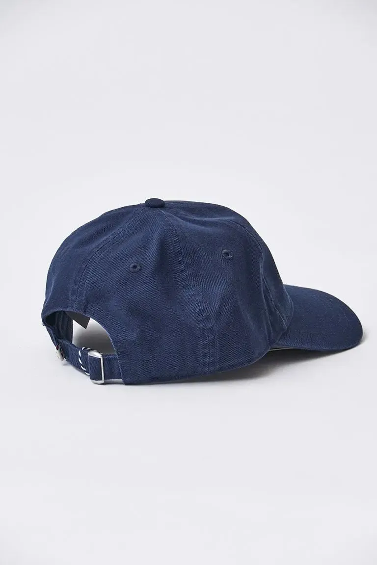 Gorra de algodón con pez bordado