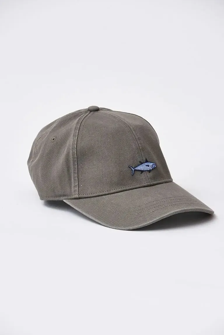 Gorra de algodón con pez bordado