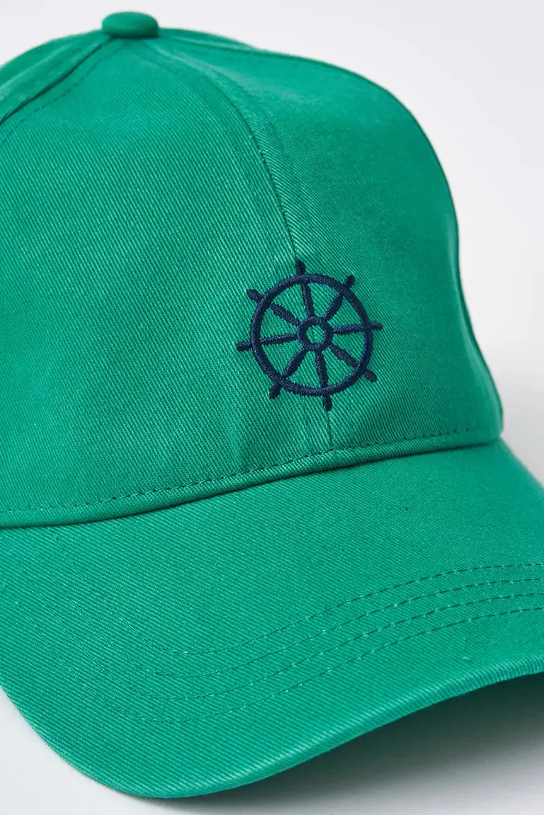 Gorra de algodón con timón bordado