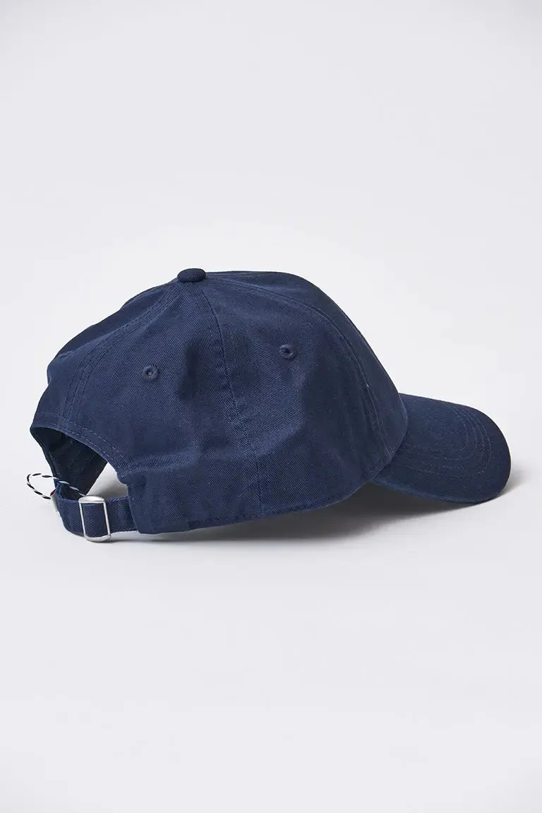 Gorra de algodón con timón bordado